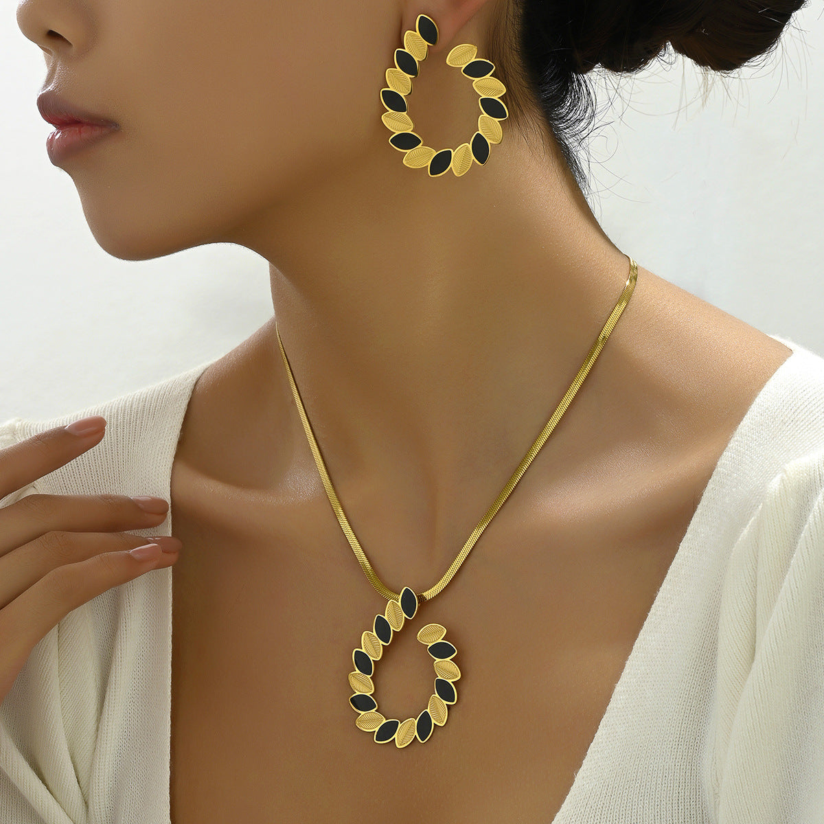 Women's Earrings And Necklace Set Leaves Niche